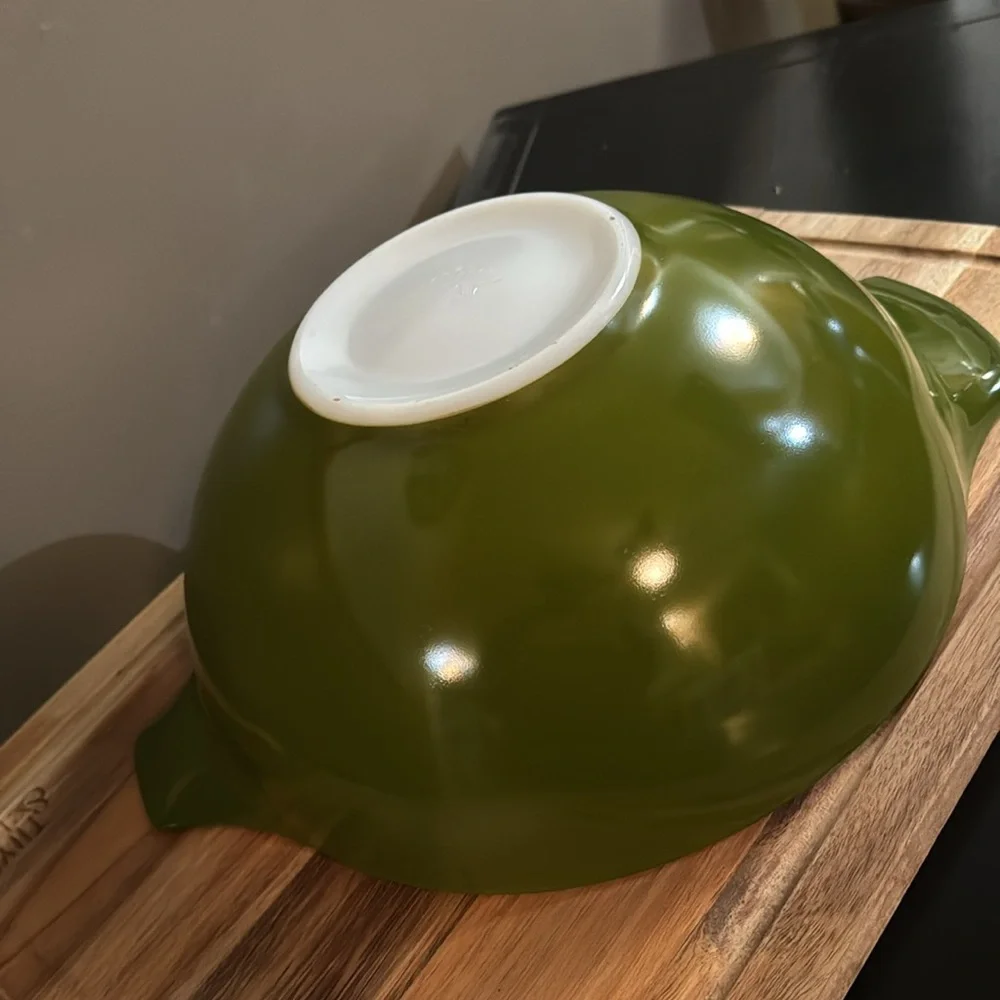 Gorgeous Avocado Green Pyrex Cinderella  Mixing Bowl-4 Quart-#444-Vintage